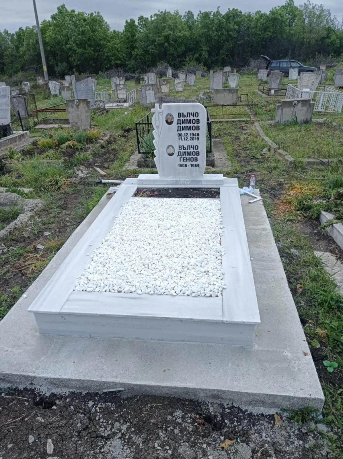 Мраморен Надгробен Паметник "Шепот на Времето"