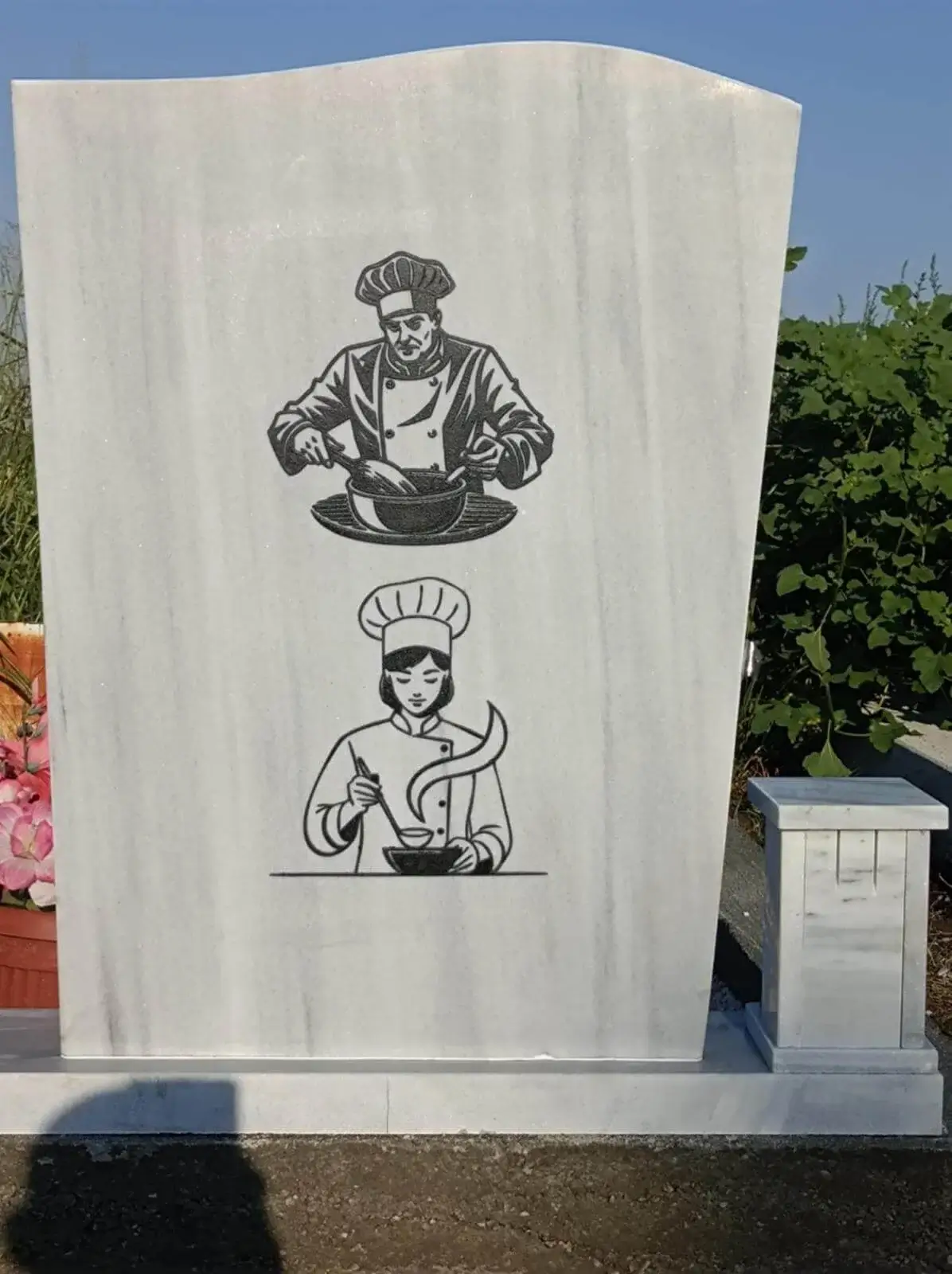Мраморен Надгробен Паметник "Кухнята на Любовта"